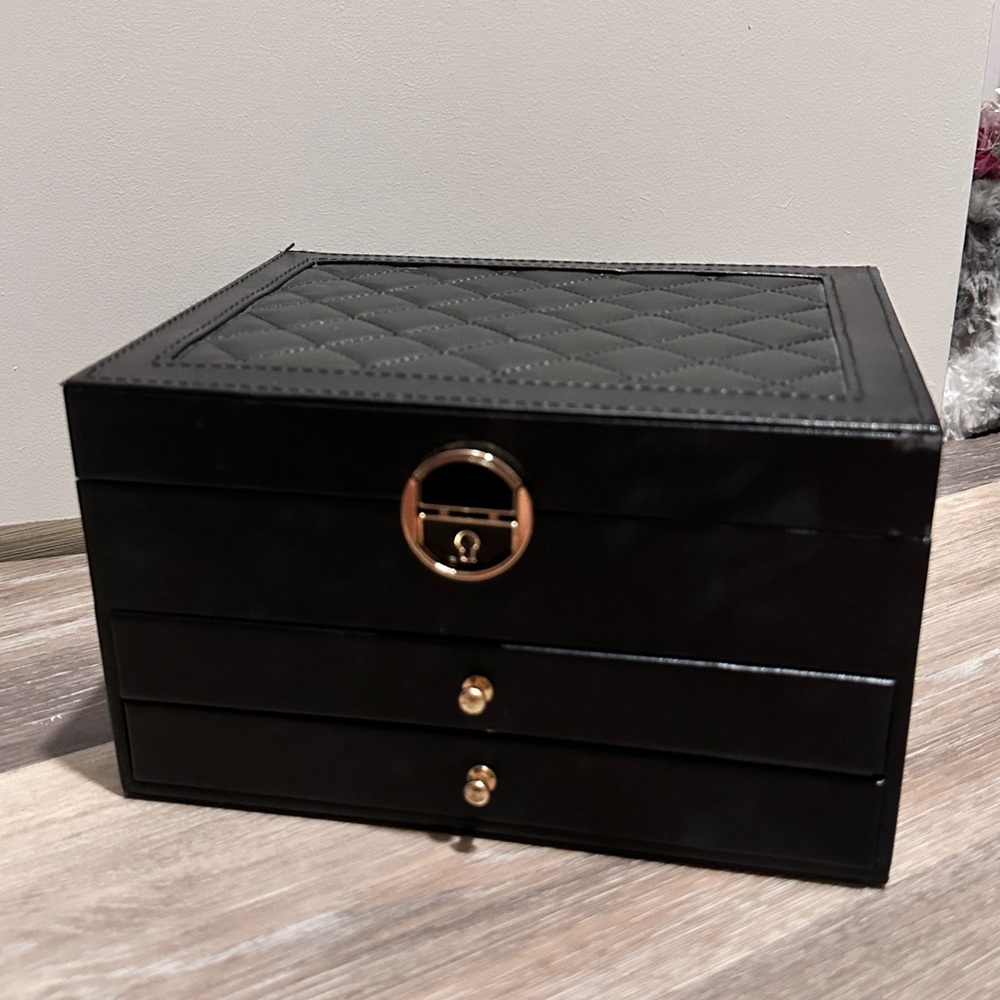 Elegant Black Jewelry Box with Gold Accents